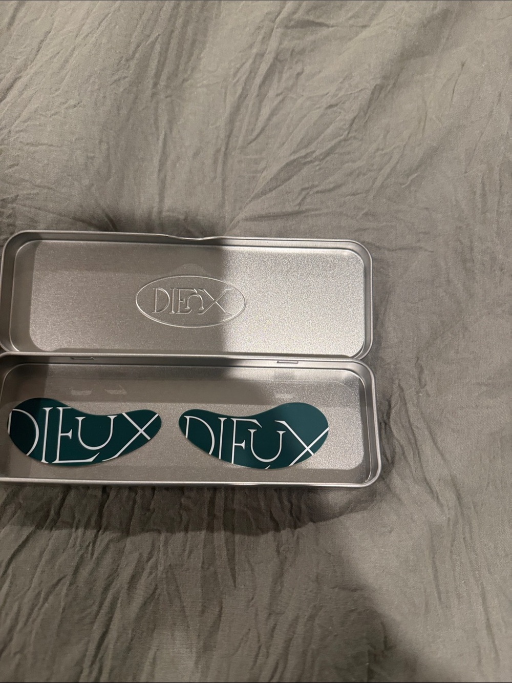 DIFUX reusable Teal Eye Patches to lock in  any eye serum